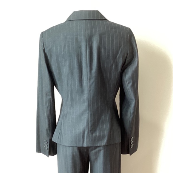 Ann Taylor LOFT 2pc Petite Wool Charcoal Grey Pinstripe Pantsuit - 6P - Picture 5 of 8